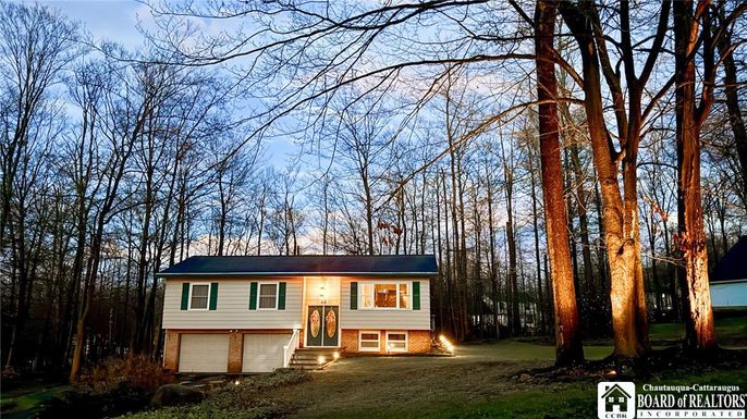 Attached, Exterior, Facade, Raised Ranch
