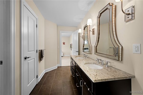 Bathroom, Dual Sink Vanities, Interior