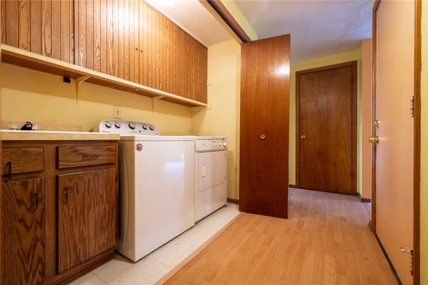 Interior, Washer, Wood Texture Flooring