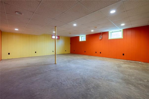 Empty room, Interior, Recessed Lighting