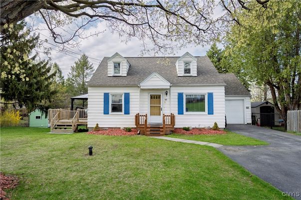 Attached, Exterior, Facade, Cape Cod