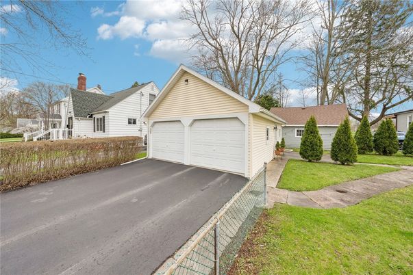 Detached Garage, Exterior