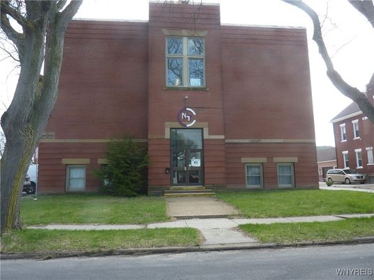 Exterior, Facade, Rowhouse