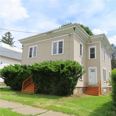 Exterior, Facade, Rowhouse
