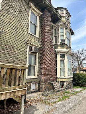Exterior, Facade, Brick Facade, Rowhouse