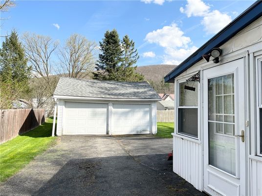 Detached Garage, Exterior