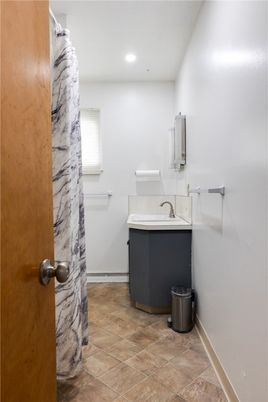 Bathroom, Interior, Recessed Lighting