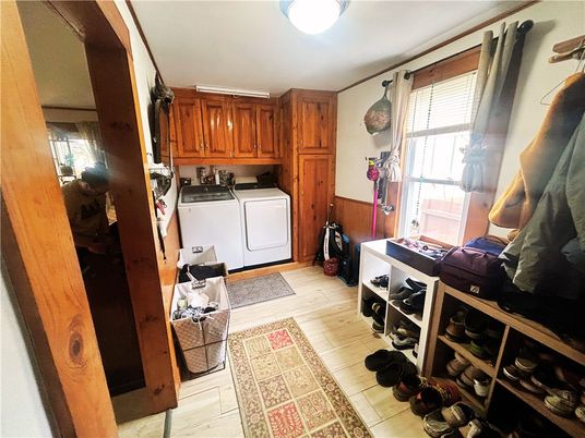 Interior, Washer, Wood Texture Flooring