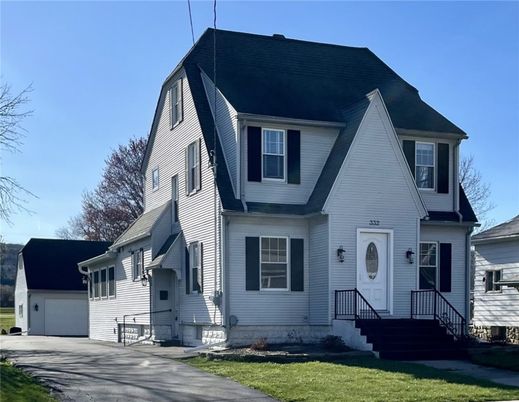 Attached, Exterior, Facade, Cape Cod