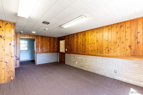 Empty room, Interior, Recessed Lighting, Wooden Walls