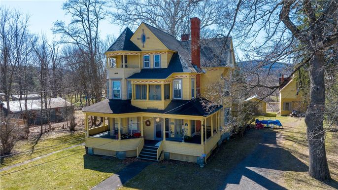 Backyard, Exterior, Facade, Queen Anne Victorian