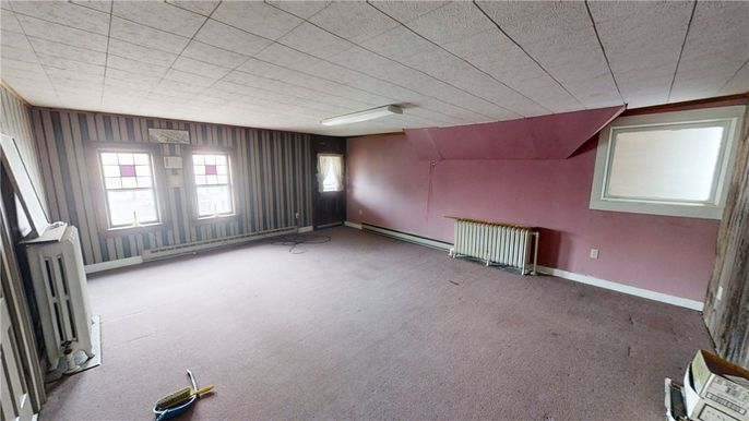 Empty room, Interior