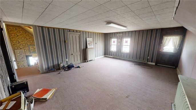 Empty room, Interior