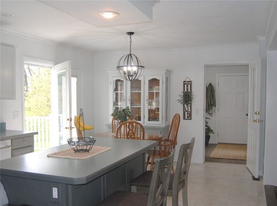 Dining room, Interior, Pendant Lights, Recessed Lighting
