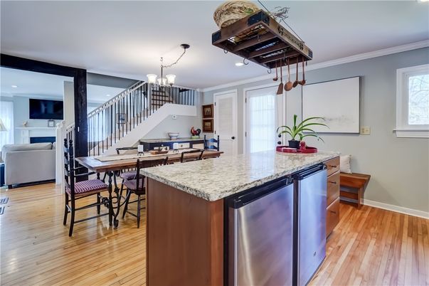 Chandelier, Dining room, Interior, Kitchen, Pendant Lights, Recessed Lighting, Wood Texture Flooring
