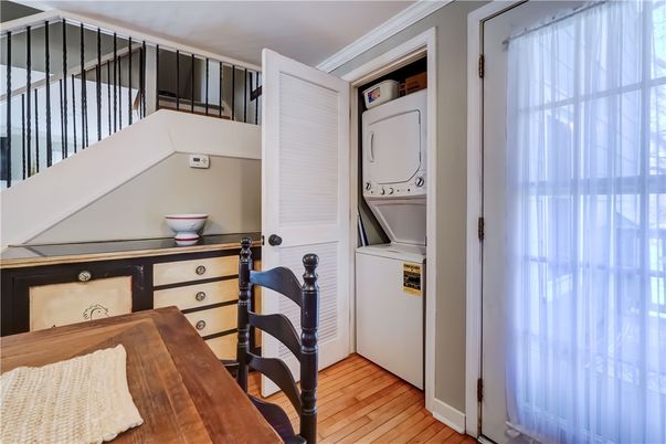 Interior, Utility Closets, Washer, Wood Texture Flooring