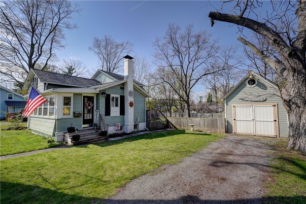 Backyard, Exterior, Facade, Cape Cod