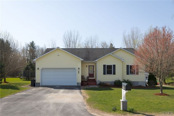 Attached, Exterior, Facade, Ranch