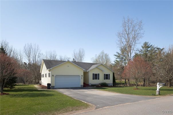 Attached, Exterior, Facade, Farmhouse