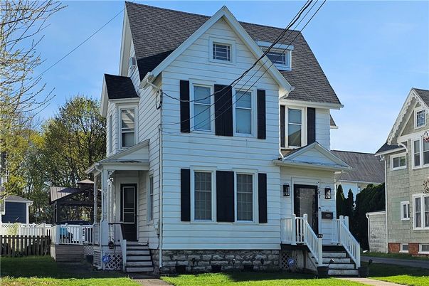 Exterior, Facade, Queen Anne Victorian