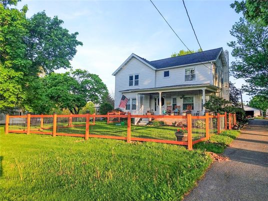 Backyard, Exterior, Facade, Queen Anne Victorian