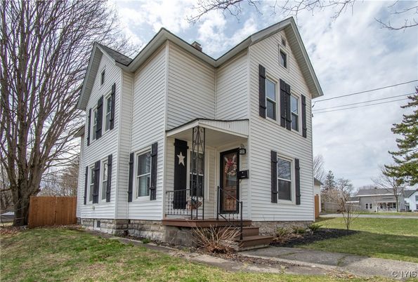 Exterior, Facade, Farmhouse