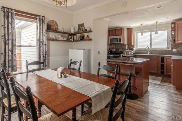 Dining room, Interior, Kitchen, Pendant Lights, Recessed Lighting, Wood Texture Flooring
