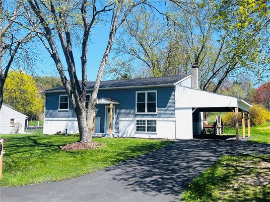 Backyard, Exterior, Facade, Split Level