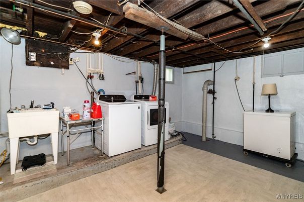 Interior, Washer, Wooden Beams