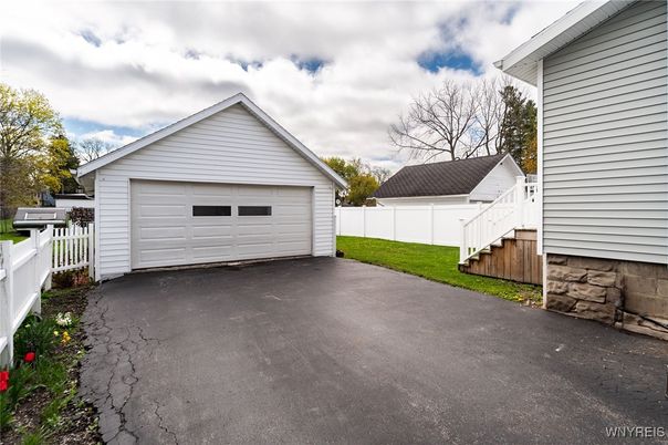 Detached Garage, Exterior