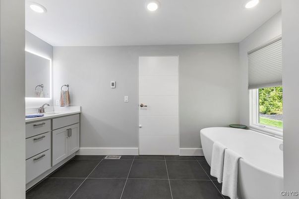 Bathroom, Interior, Recessed Lighting