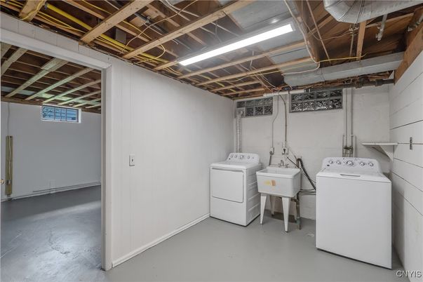 Interior, Washer, Wooden Beams