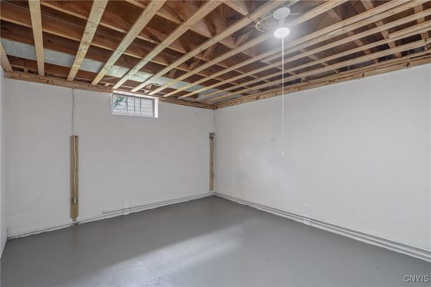 Empty room, Interior, Wooden Beams