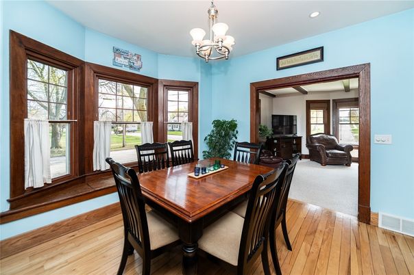 Chandelier, Dining room, Interior, Recessed Lighting, Wood Texture Flooring