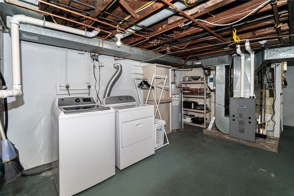 Interior, Washer, Wooden Beams