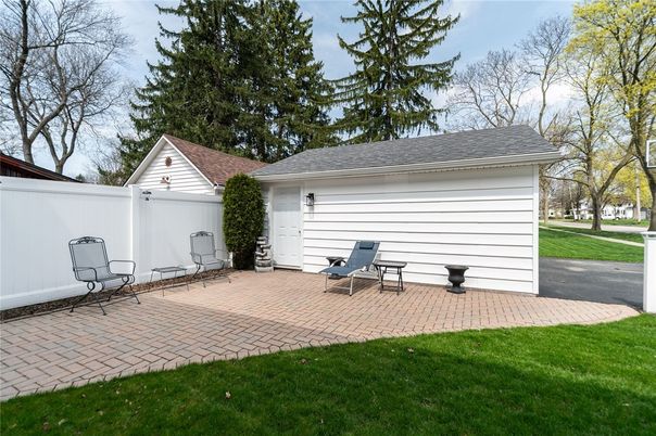 Detached Garage, Exterior