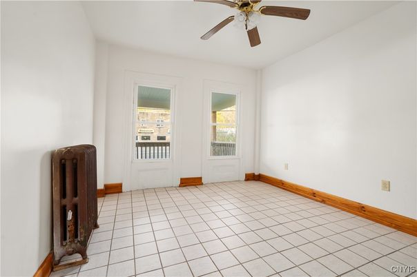 Empty room, Interior