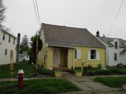 Exterior, Facade, Cape Cod