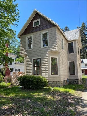 Exterior, Facade, Queen Anne Victorian