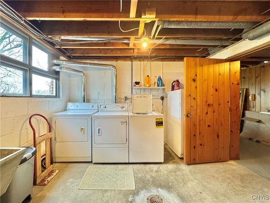 Interior, Washer, Wooden Beams