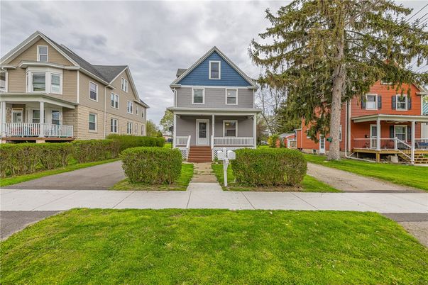 Exterior, Facade, Queen Anne Victorian