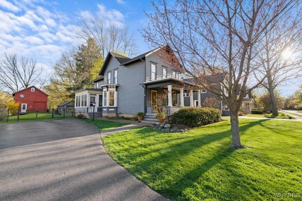 Backyard, Exterior, Facade, Queen Anne Victorian