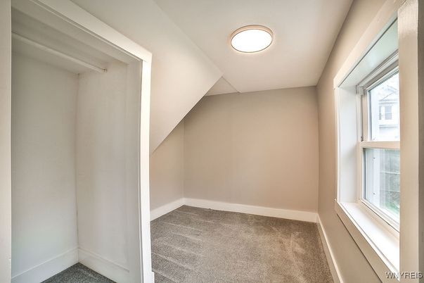 Empty room, Interior