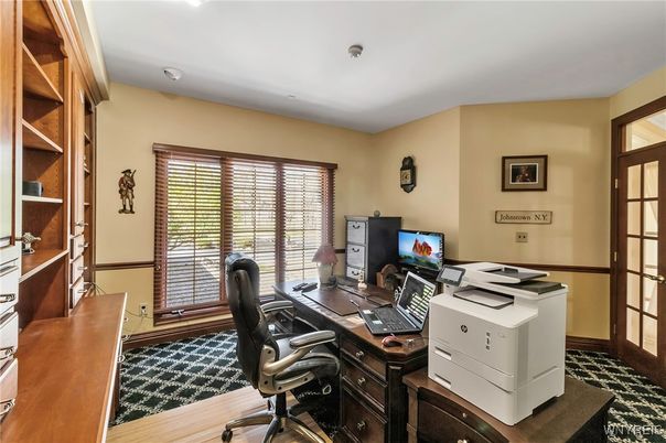 Home Office, Interior