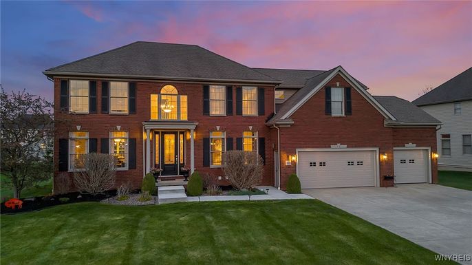 Attached, Exterior, Facade, Brick Facade, Georgian