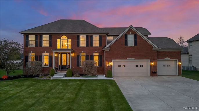 Attached, Exterior, Facade, Brick Facade, Georgian