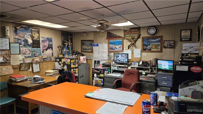 Home Office, Interior