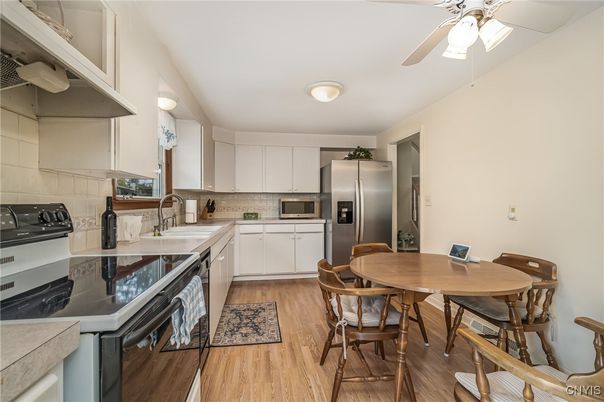 Dining room, Interior, Kitchen, Stainless Steel Appliances, Wood Texture Flooring