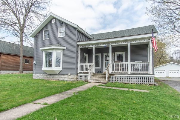 Exterior, Facade, Queen Anne Victorian