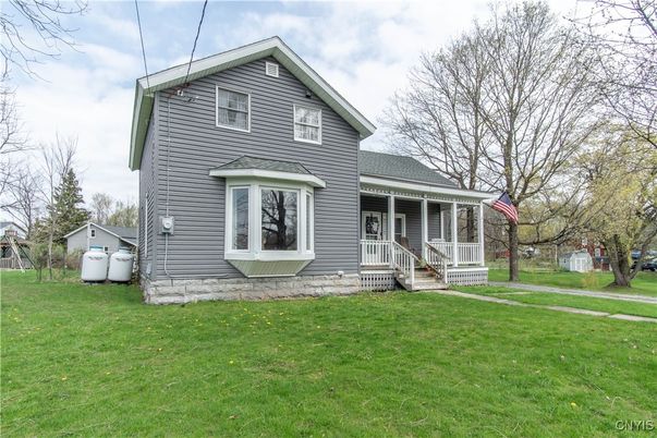 Backyard, Exterior, Facade, Queen Anne Victorian